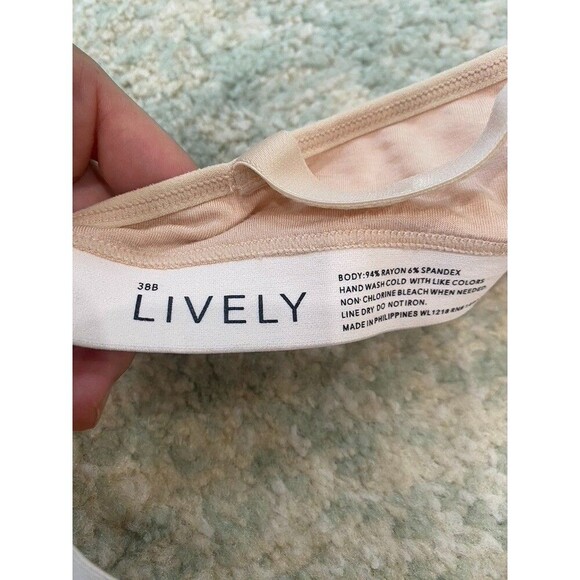 LIVELY Size 38B All-Day Deep V No Wire Bra toasted Pinkish Tan Adjustable - Picture 3 of 4